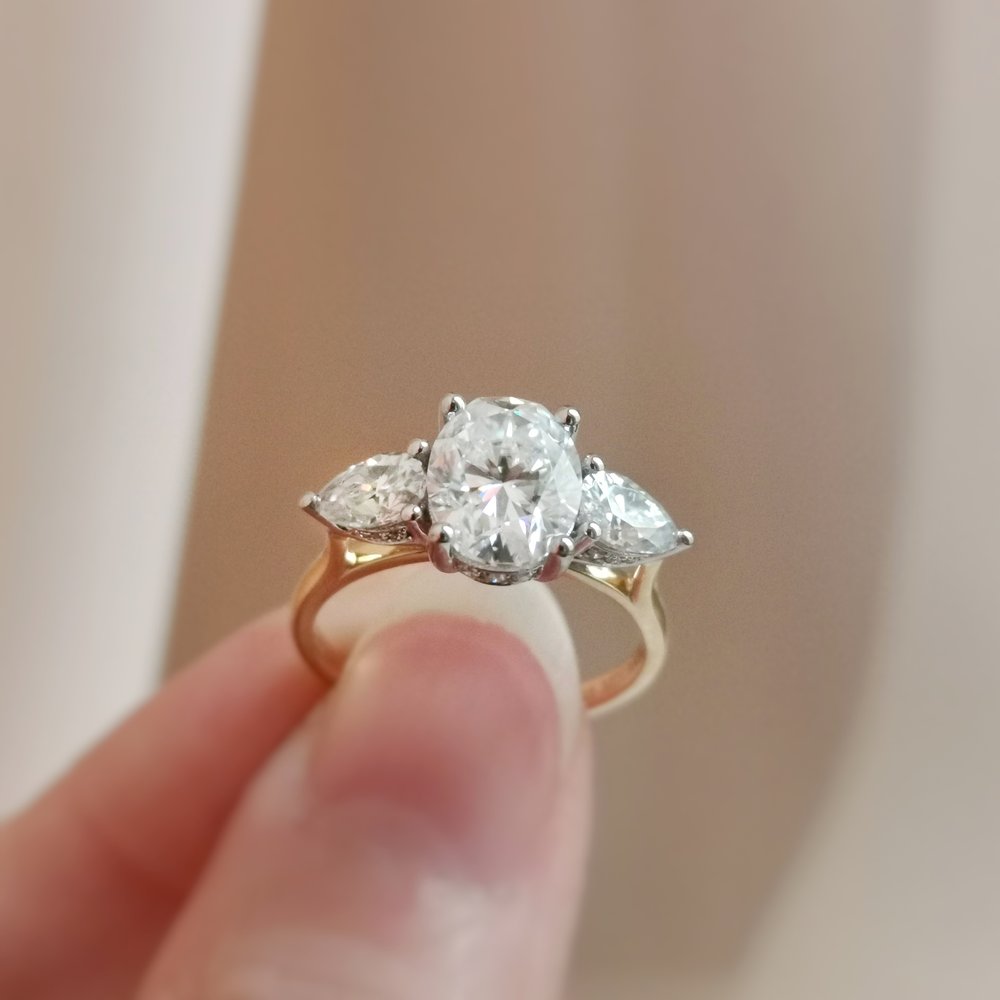 2.0 CT Oval Shaped Moissanite Three Stone Engagement Ring 5